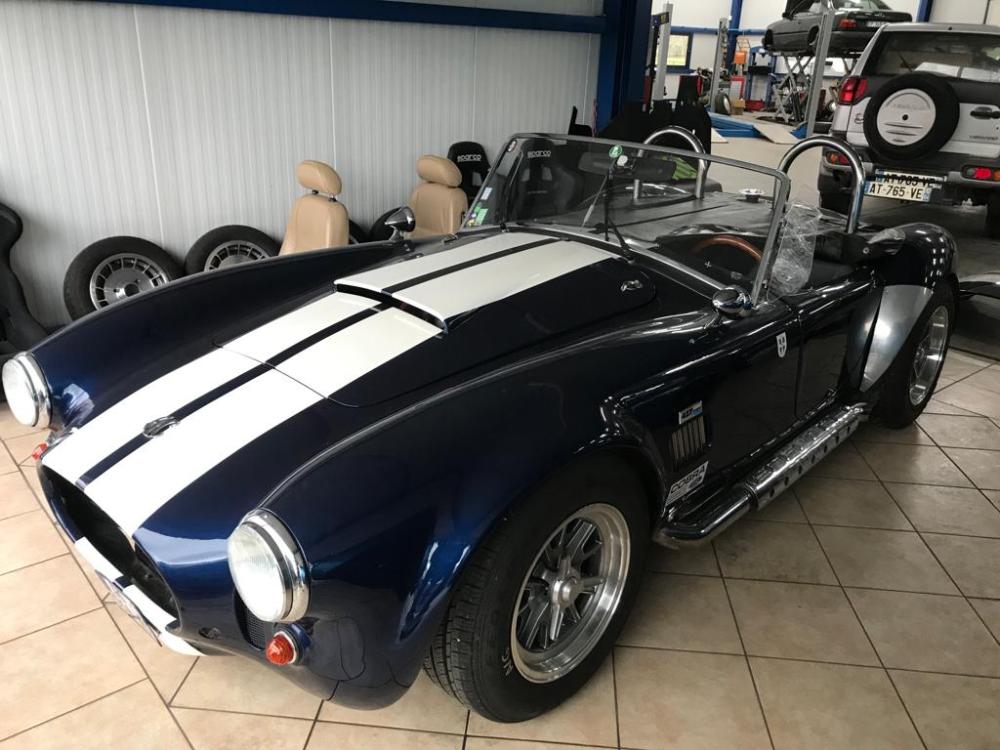 vielle voiture bleue